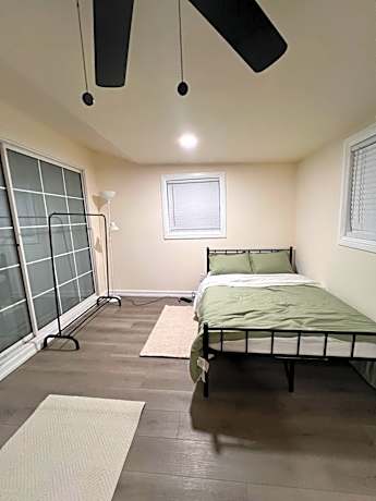 Private Room- Separate Entrance & Ensuite Bath