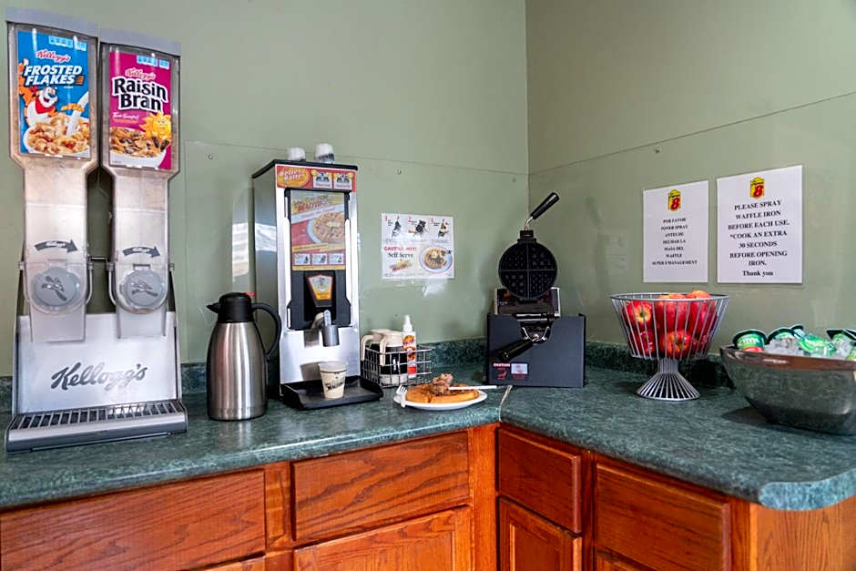 Super 8 by Wyndham Elgin