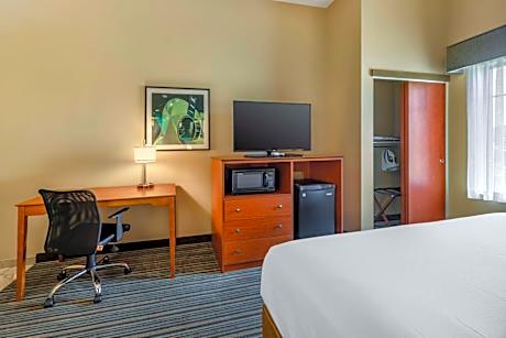 King Room with Bath Tub - Mobility Accessible/Non-Smoking