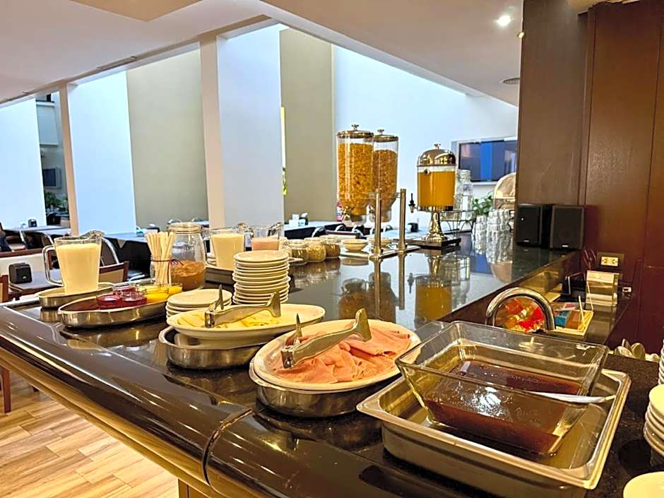 Urquiza Apart Hotel & Suites