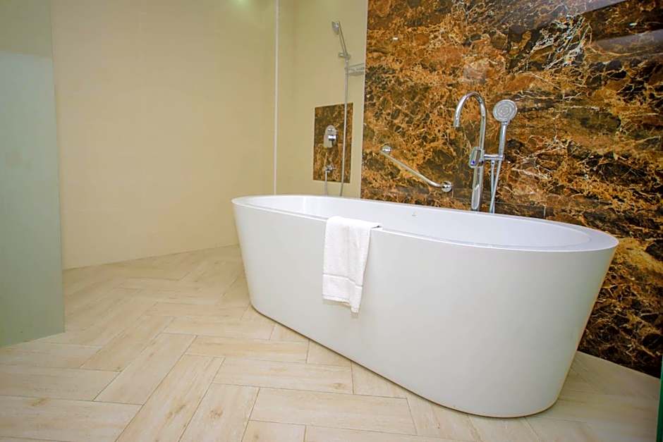 Holiday Inn Dar Es Salaam By IHG