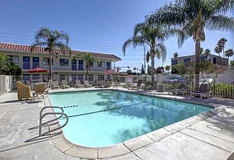 Motel 6-Corona, CA
