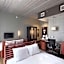 Tulyp, Tapestry Collection by Hilton