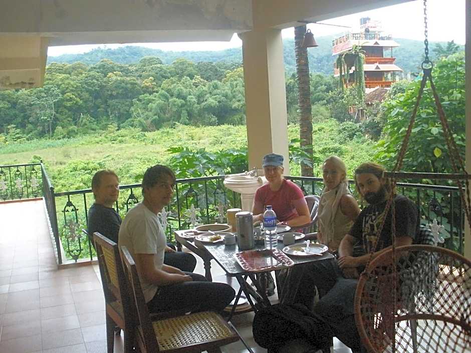 Jungle Palace Homestay