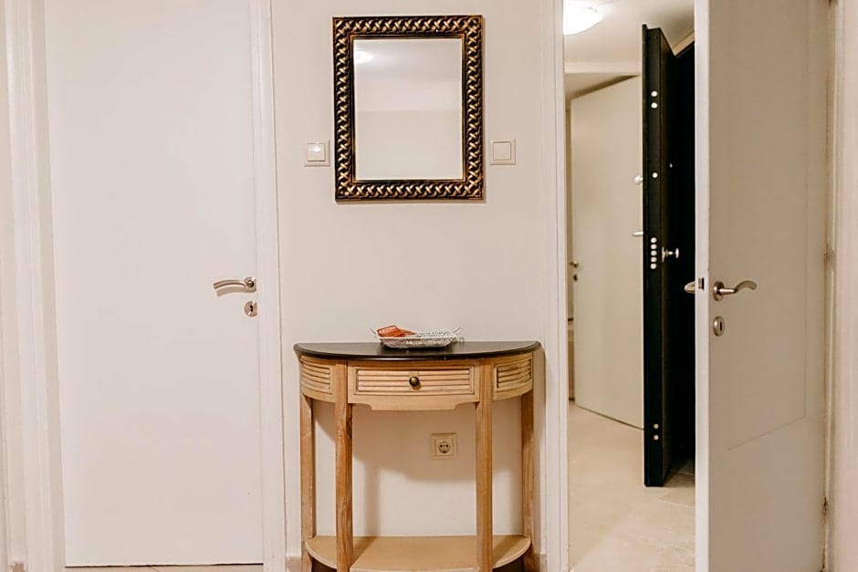 BEST HOUSE, CENTRAL APRTM., AGIOU NIKOLAOU, PATRA