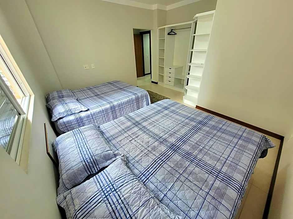 3 suítes grandes, 4 garagens, Vista mar, ótima localização a 2 minutos do mar em Meia Praia - Itapema