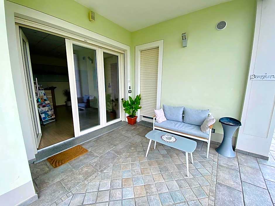 Eremes Rooms & Apartments