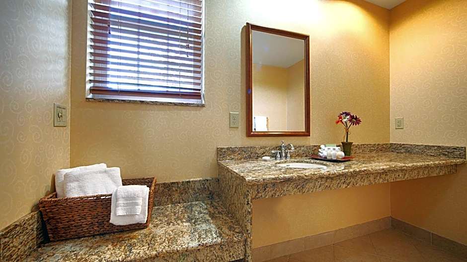 Best Western Plus Ticonderoga Inn & Suites