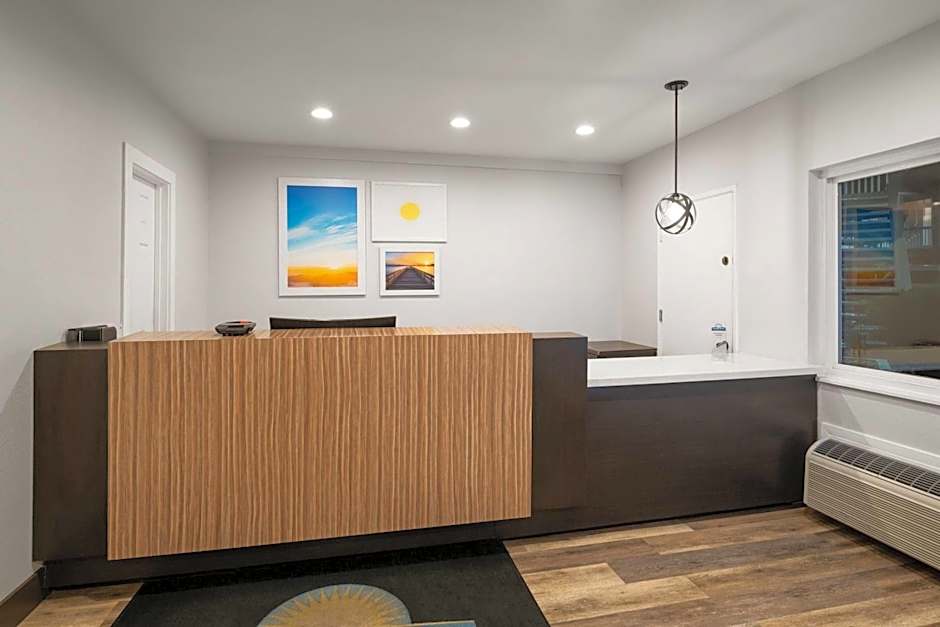 Days Inn by Wyndham Monterey Downtown