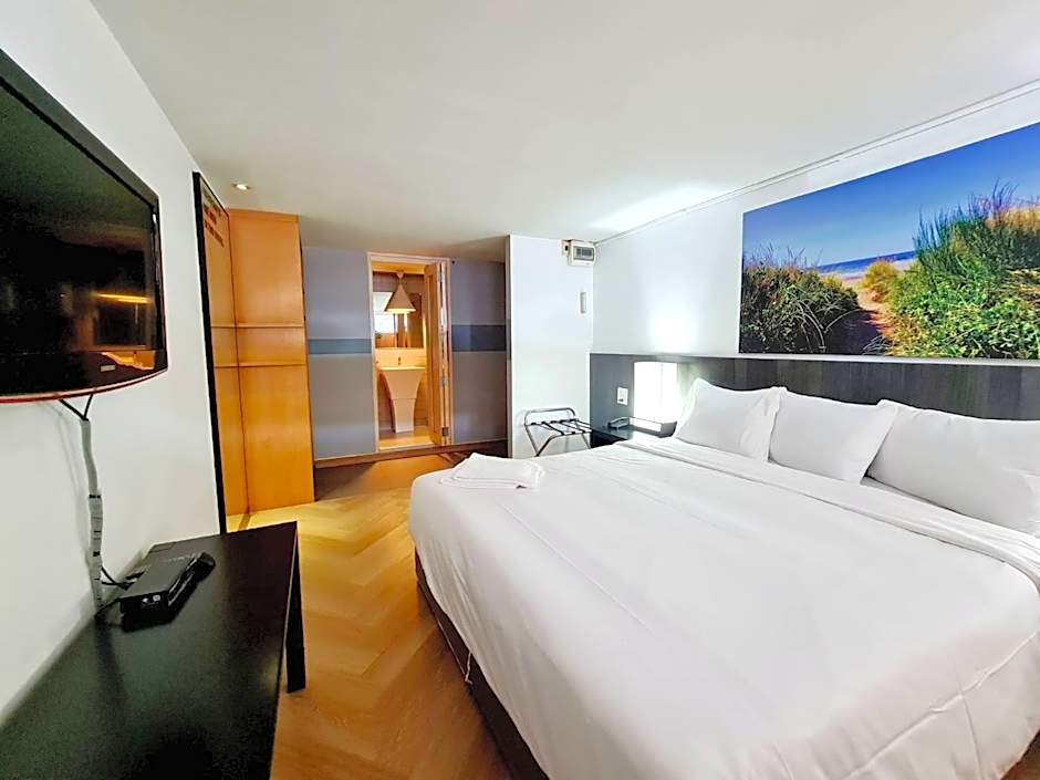 Somewhere to Escape - Hometel