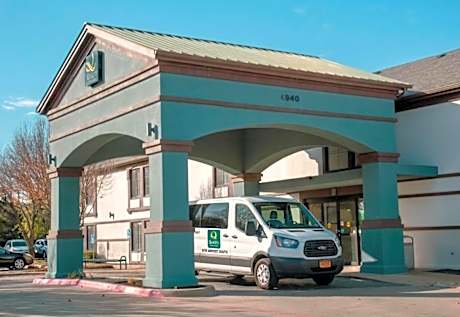 Quality Inn & Suites DFW Airport South