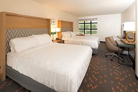 Queen Room with Two Queen Beds - Hearing Accessible