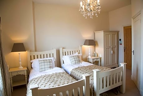 Twin Room with Shower