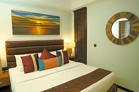 Premier Business Suite (Free Return Airport Transfer, 10% off on Food & Beverage and Complimentary Gym Access)