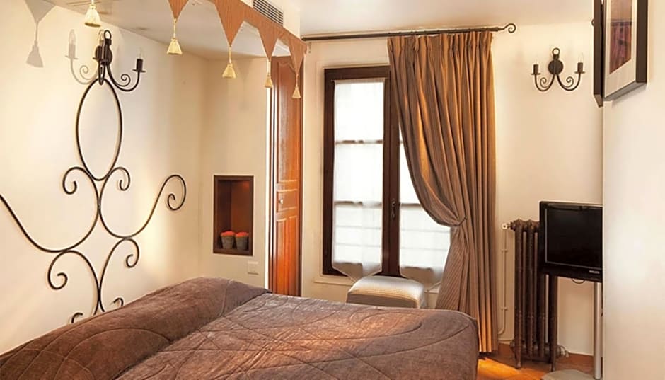 Castex Hotel