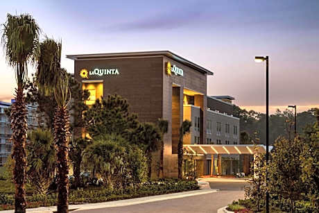 La Quinta Inn & Suites by Wyndham Orlando IDrive Theme Parks