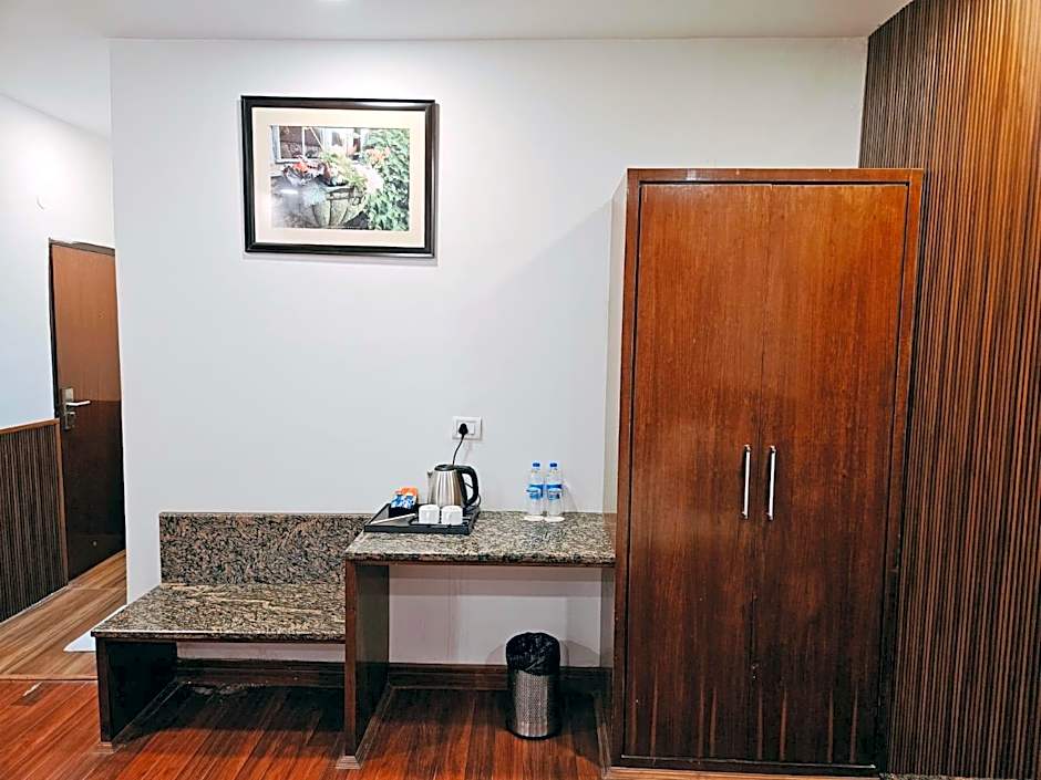 Hotel Mayur by RoomsInc