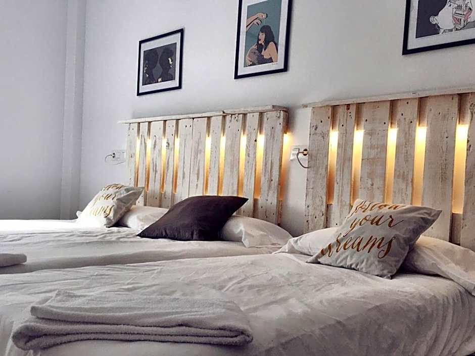 Hostal Ciempozuelos, familiar, cerca del Parque Warner y Madrid