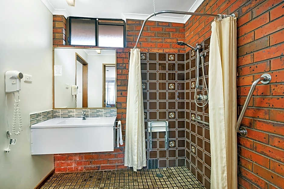 Golden Country Motel and Caravan Park