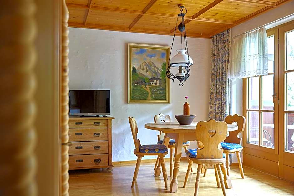 Alt Montafon Hotel Appartements by Pferd auf Wolke