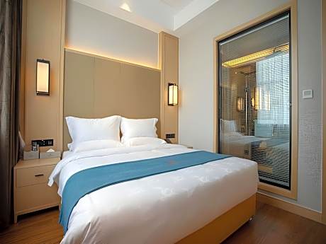 Queen Room with View