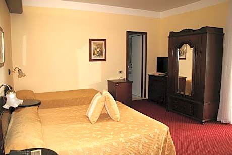 Classic Quadruple Room