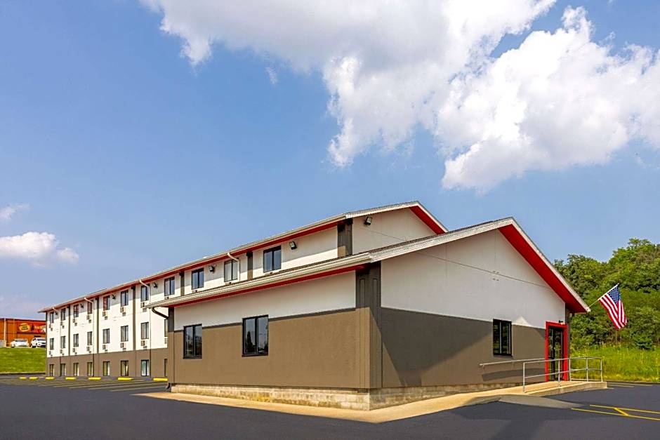 Super 8 by Wyndham St. Clairsville OH/Wheeling WV Area