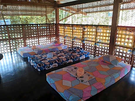 Single Bed in Mixed Dormitory Room