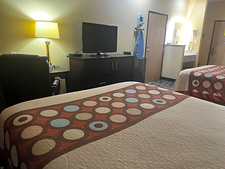 Super 8 by Wyndham Pasadena