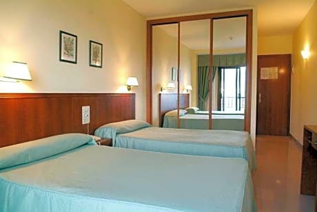 DOUBLE + EXTRA ADULT BED