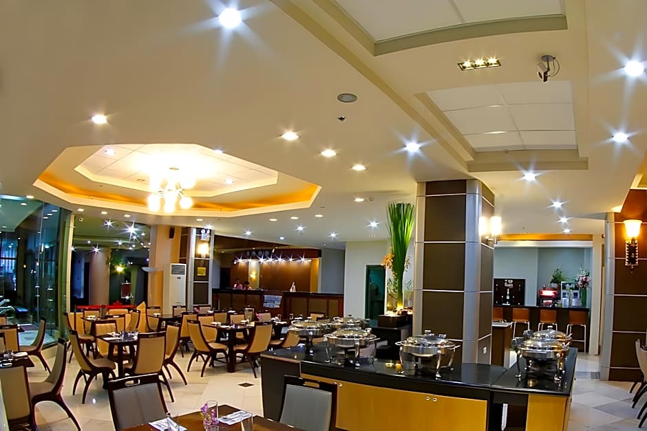 Sarrosa International Hotel And Residential Suites