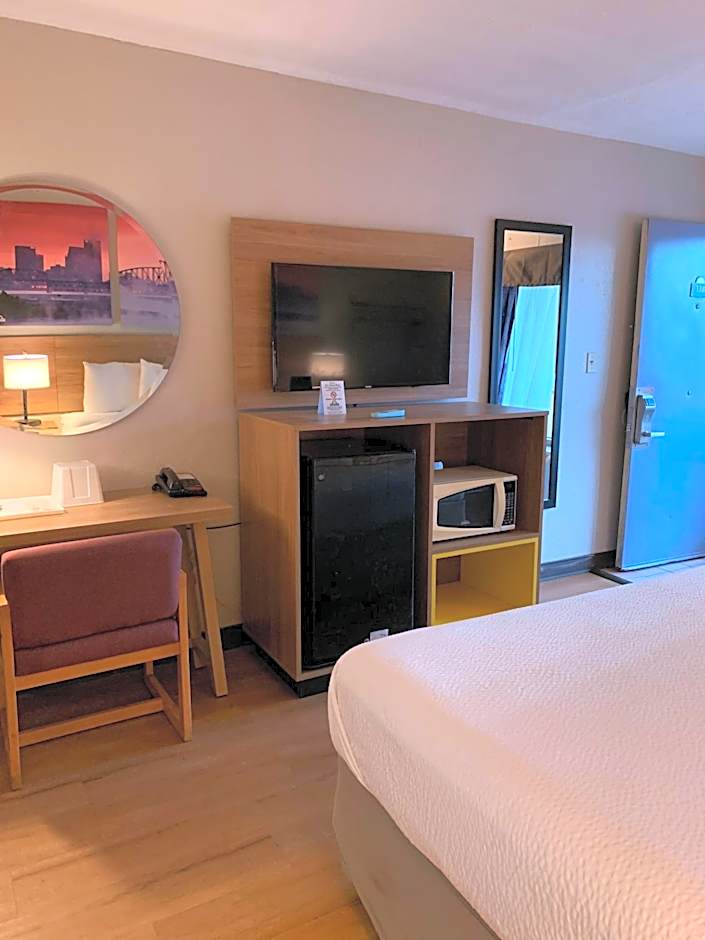 Days Inn by Wyndham Louisville Airport Fair and Expo Center