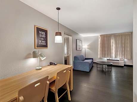 One Bedroom Suite - Queen