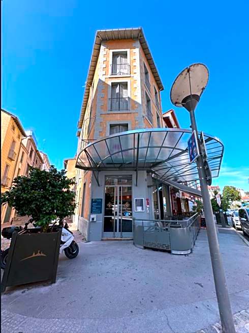 Dyke Hotel