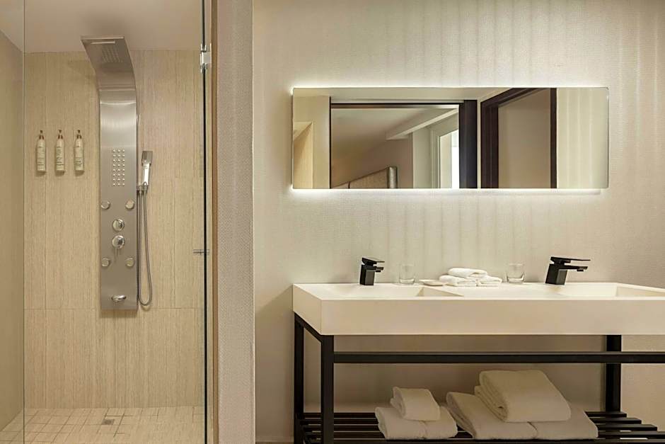 Renaissance Panama City Hotel