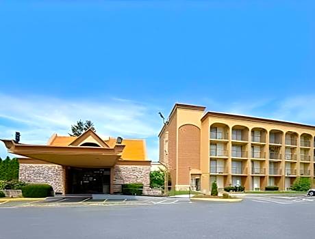 Howard Johnson by Wyndham Clifton NJ