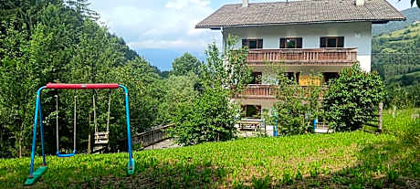 SAN PIETRO DOLOMITI Small Budget Hotel