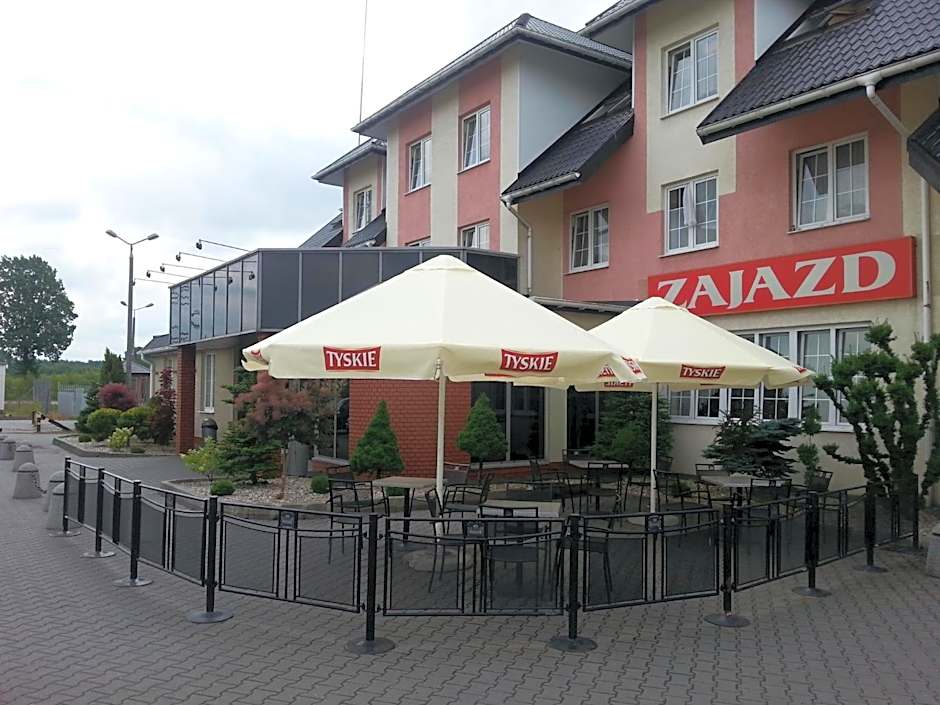 Max na terenie stacji MOL