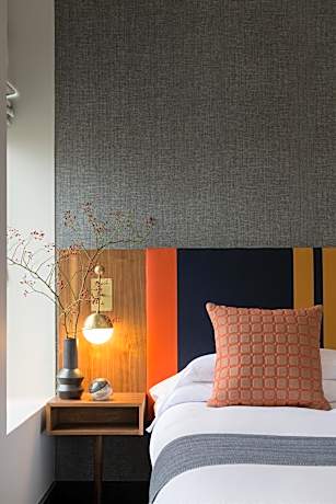 King Room with Roll-In Shower - Disability Access