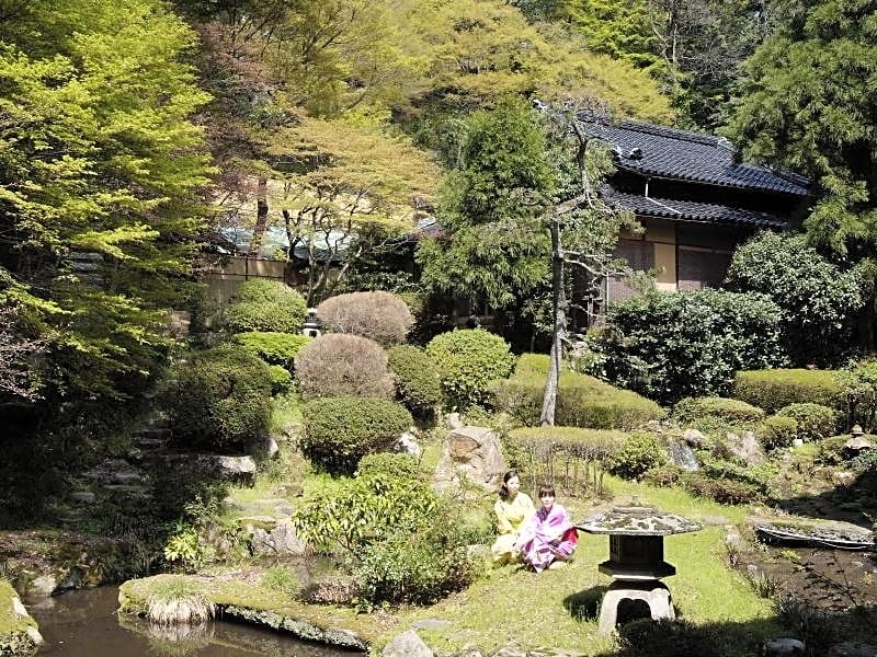 Izanro Iwasaki Ryokan