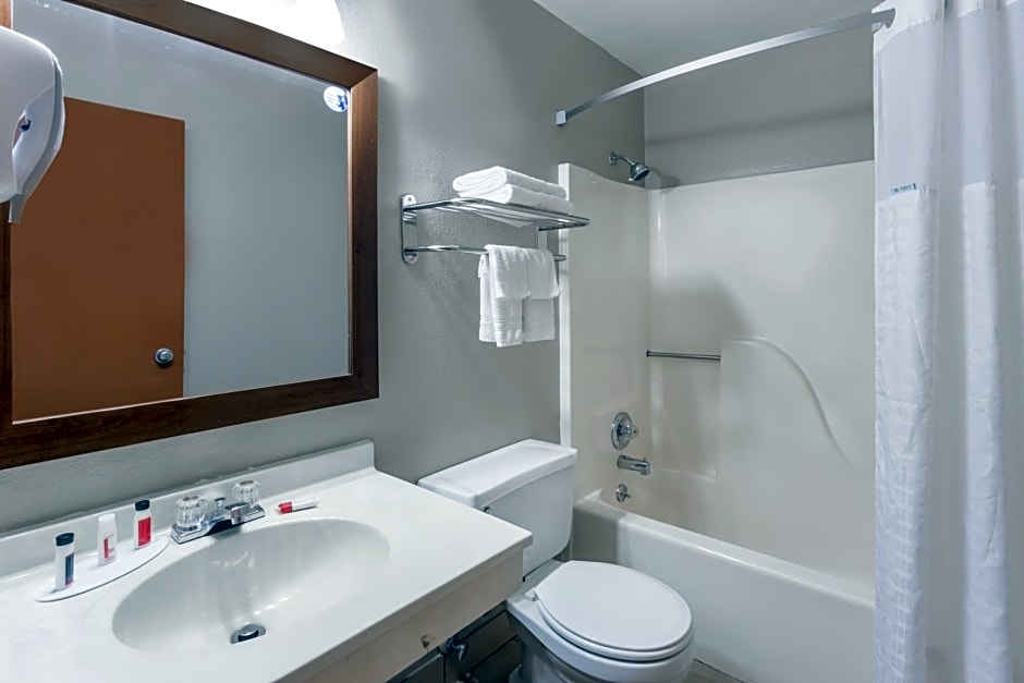 Super 8 by Wyndham Iowa City/Coralville