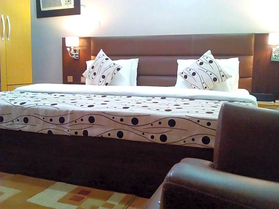 Downtown Royal Hotel GRA