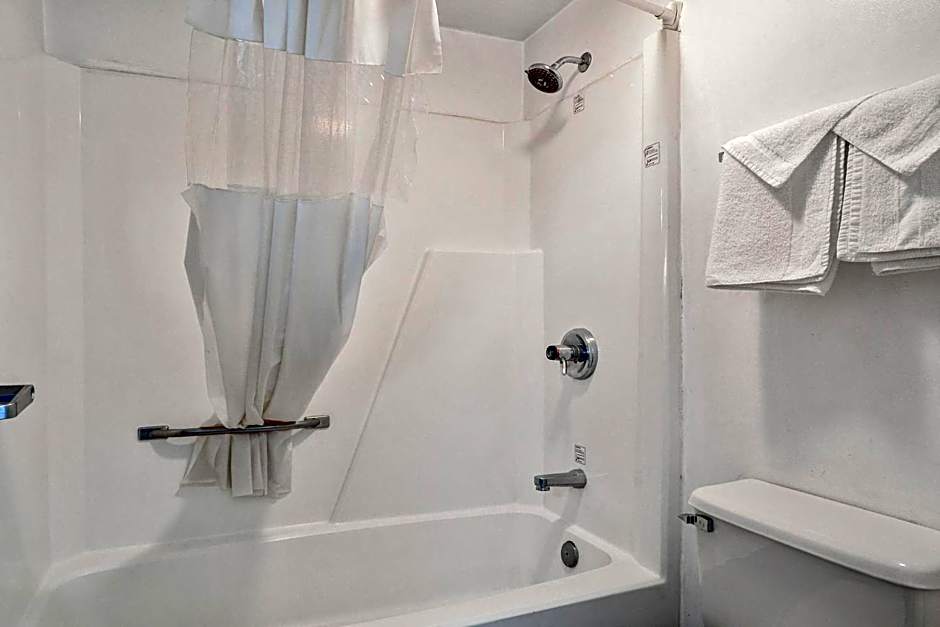 Lonestar Inn & Suites, Erick OK - Hwy 40 BY OYO