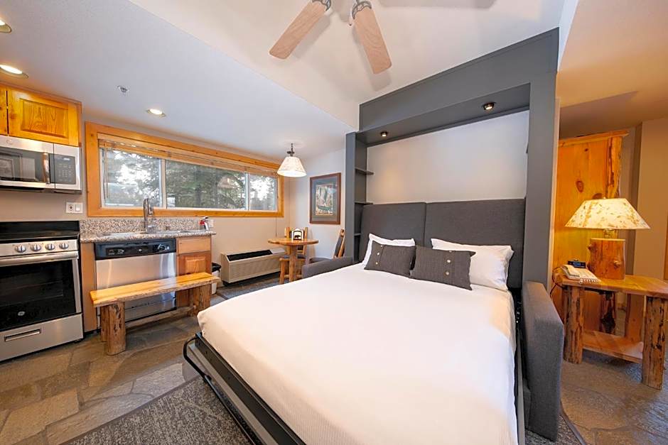 Red Wolf Lakeside Lodge