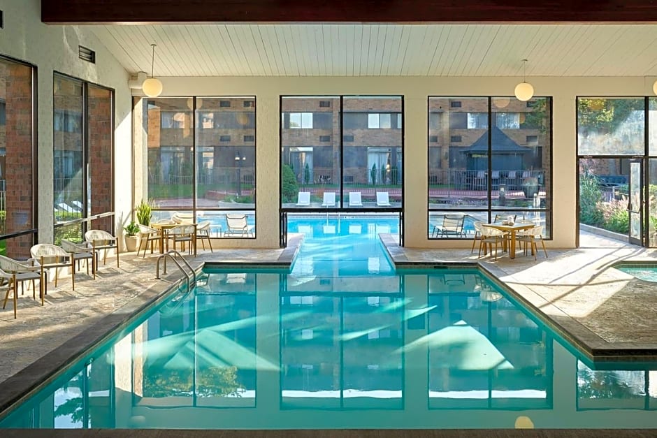 Sheraton Grand Rapids Airport Hotel