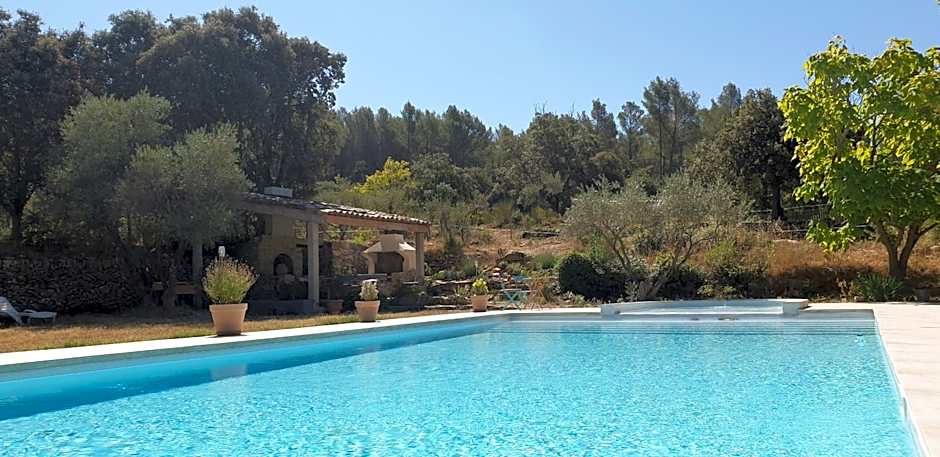 Gîtes Mas des rochers - Case bambou avec Spa