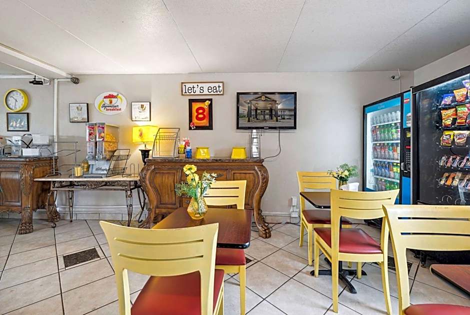 Super 8 by Wyndham Millbury/Toledo