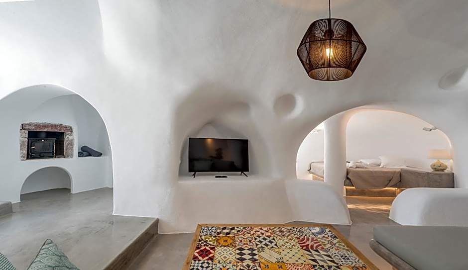 AQUA SERENITY LUXURY SUITES SANTORINI