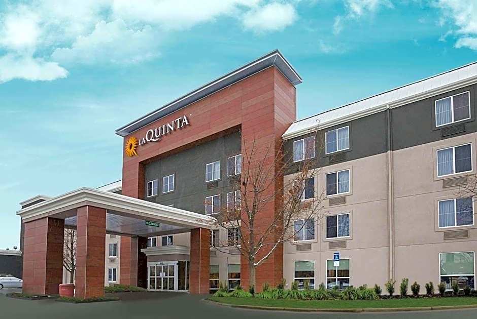 La Quinta Inn & Suites by Wyndham Detroit Utica