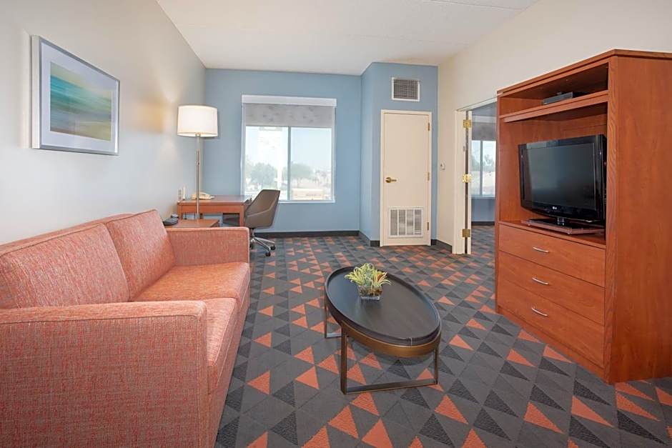 Holiday Inn & Suites Goodyear - West Phoenix Area By IHG